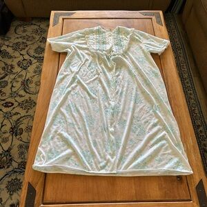 Light Blue Floral Short-Sleeve Women's Nightgown Robe
